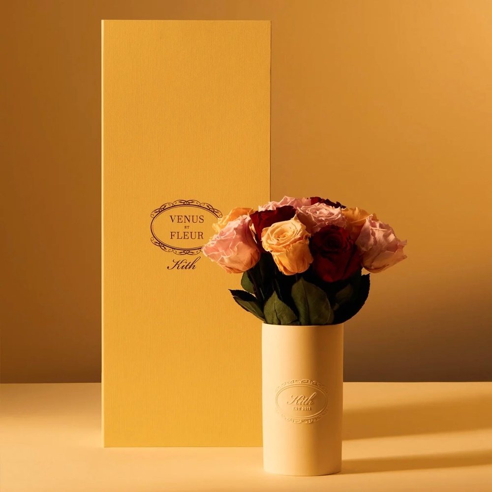KITH for VENUS ET FLEUR- LE DOUZE Dozen Eternity® Roses